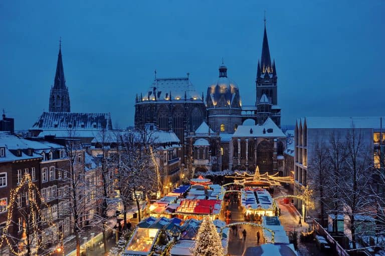Abendstimmung in Aachen auf dem Weihnachtsmarkt