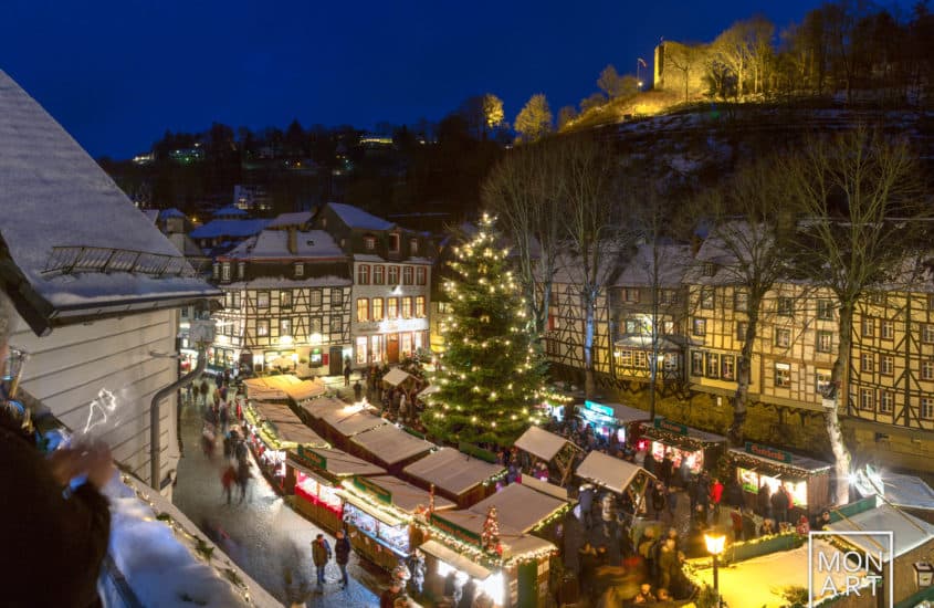 Weihnachtsmarkt Abendstimmung Monschau