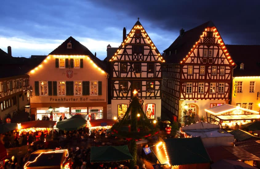 Weihnachtliche Abenndstimmung aufdem Marktplaty in Seligenstadt