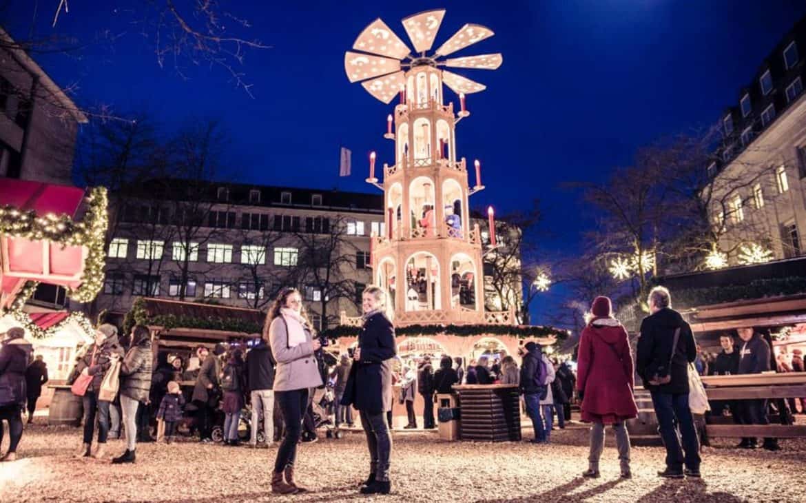 Weihnachtspyramide auf dem Asmus-Brenner-Platz