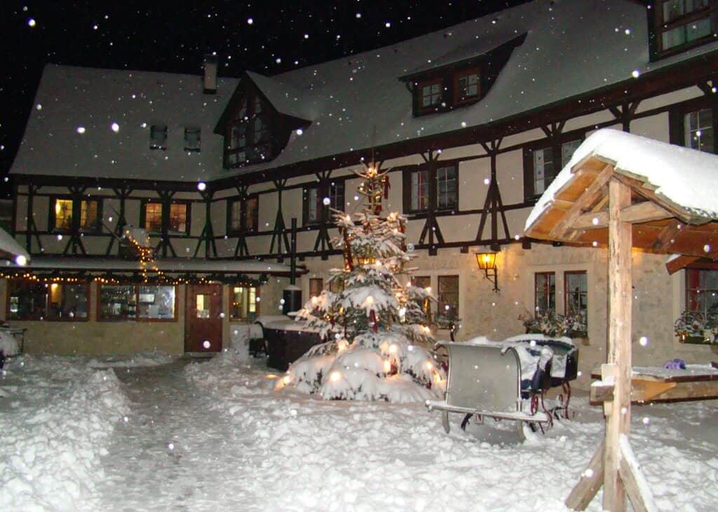 Weihnachtsmarkt auf Burg Katzenstein Bei Schnee
