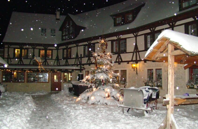 Weihnachtsmarkt auf Burg Katzenstein Bei Schnee