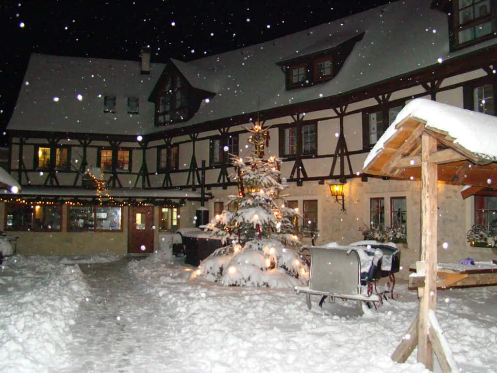 Weihnachtsmarkt auf Burg Katzenstein Bei Schnee