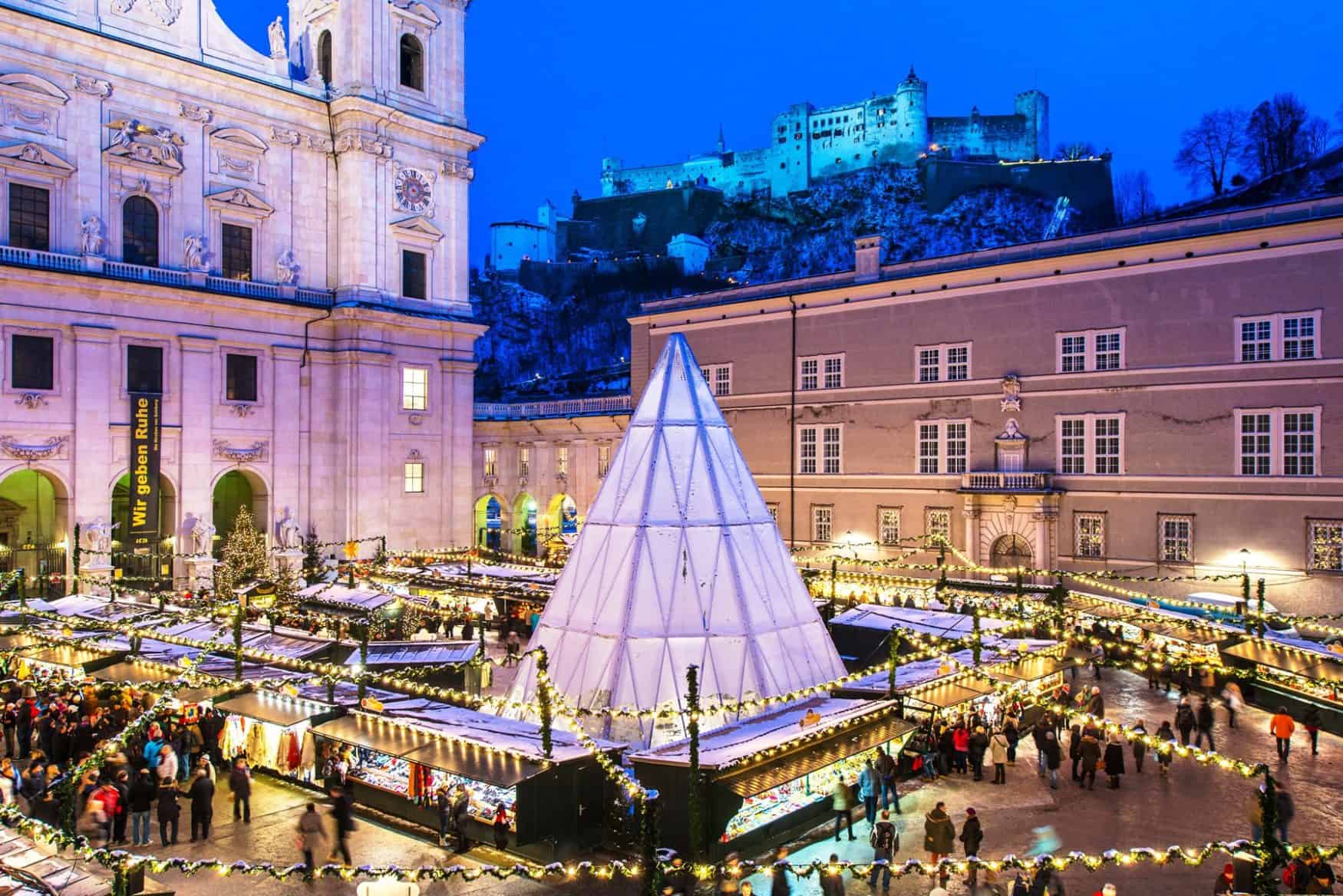 Blick auf den Weihnachtsmarkt Salzburg
