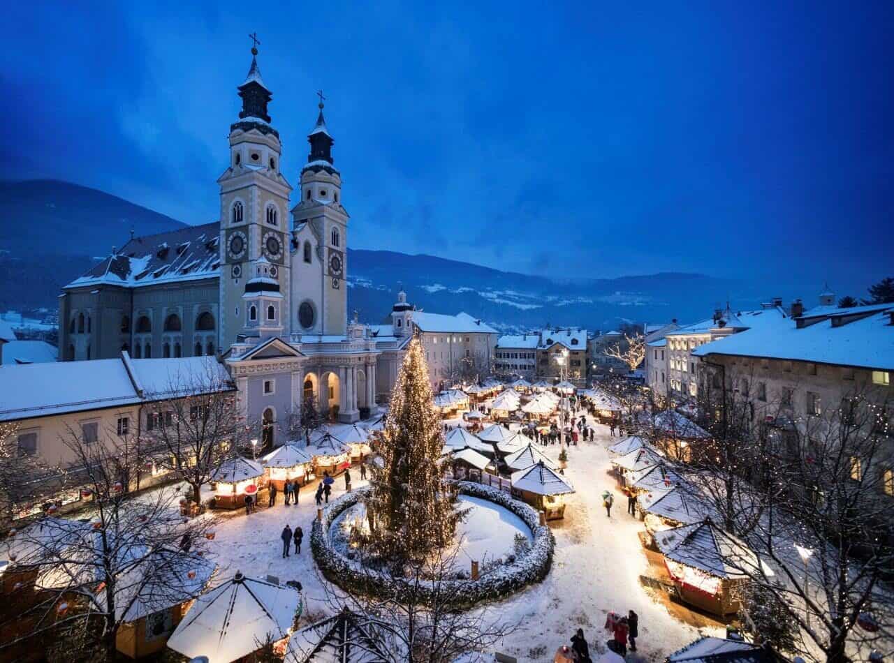 Weihnachtsmarkt Brixen am Abend