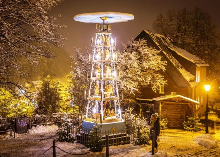 Beleuchtete Weihnachtspyramide