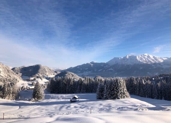 Verschneite Alpenlandschaft im Winter