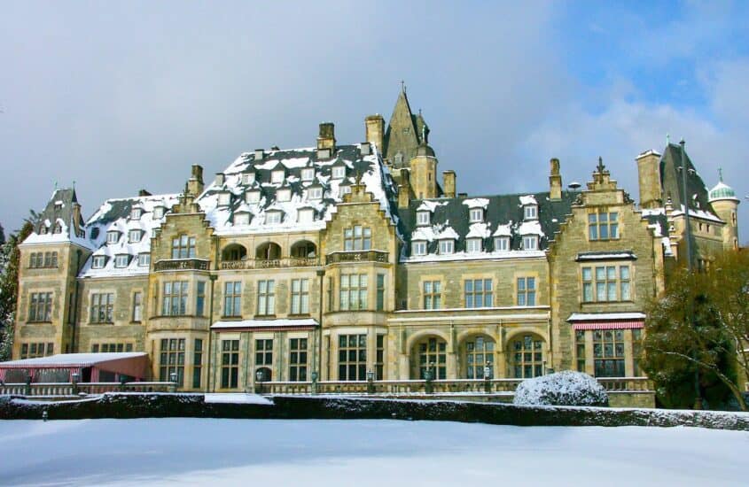 Verschneites Schlosshotel Kronberg