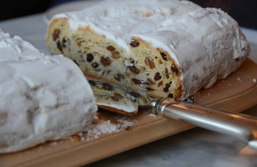 Angeschnittener Dresdener Stollen