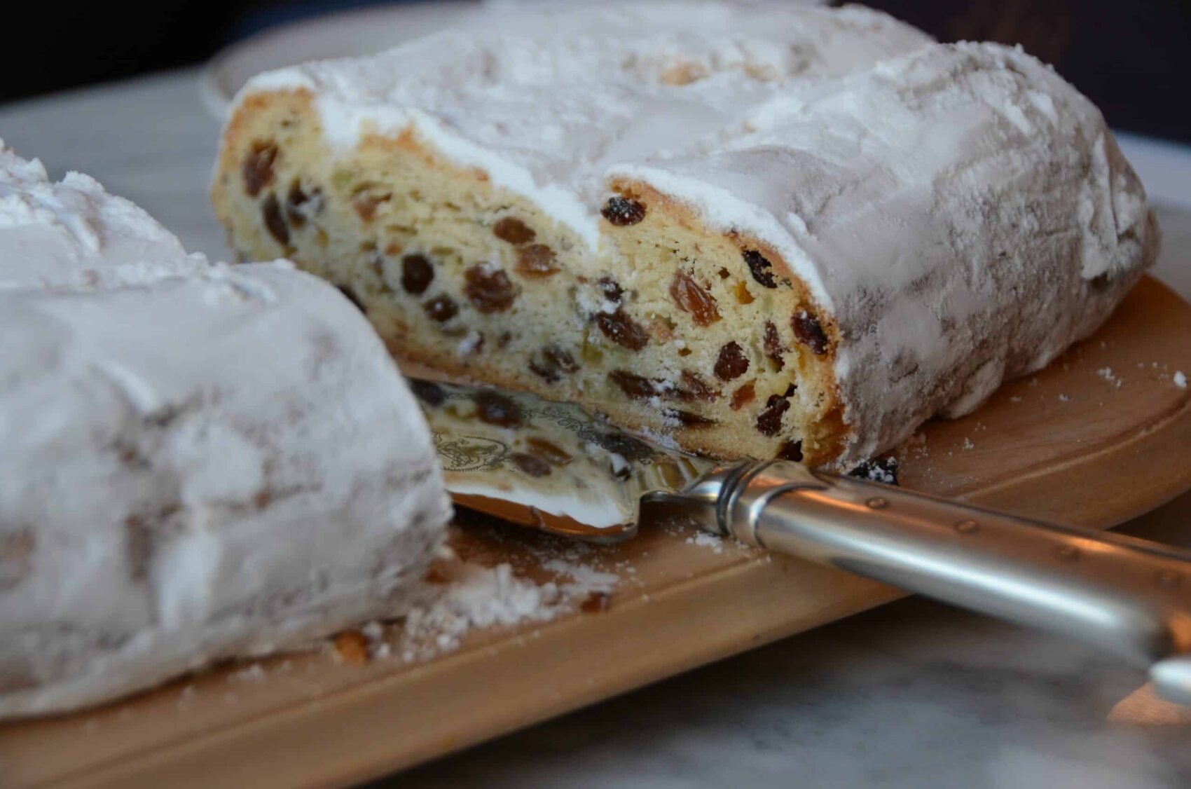 Angeschnittener Dresdener Stollen