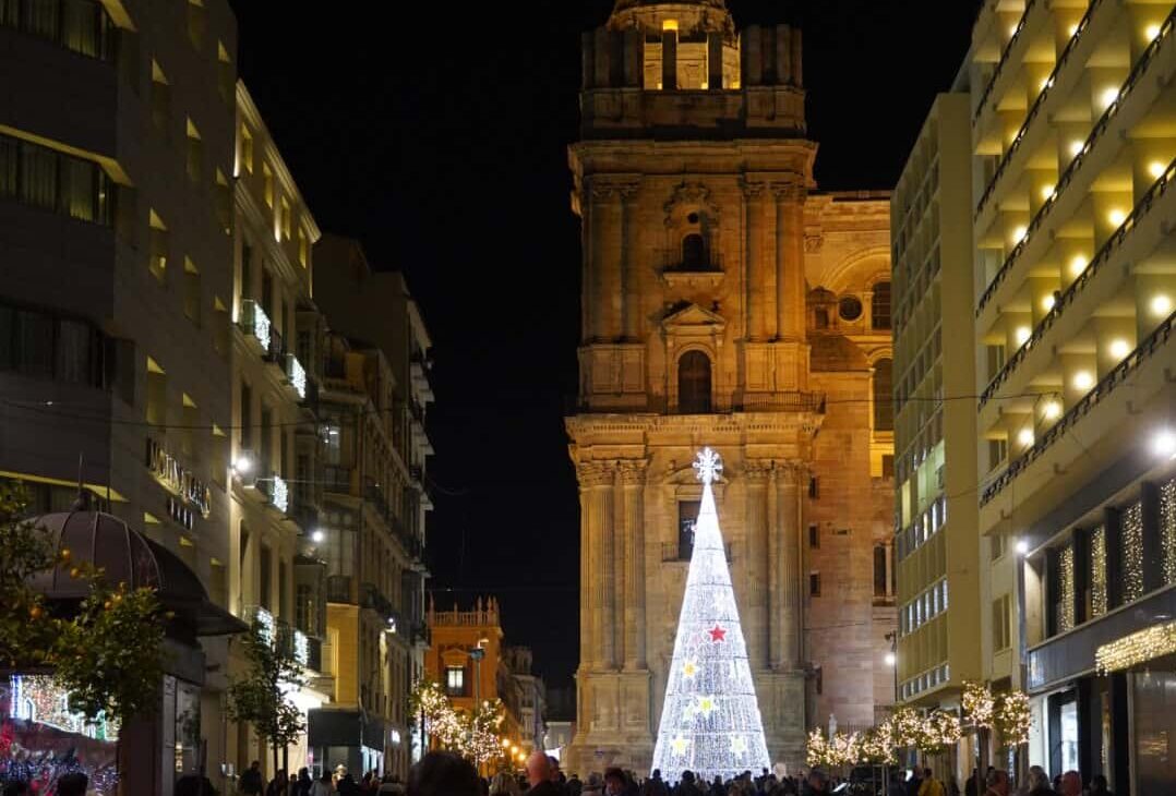 Weihnachtliche Fußgängerzone in Malaga