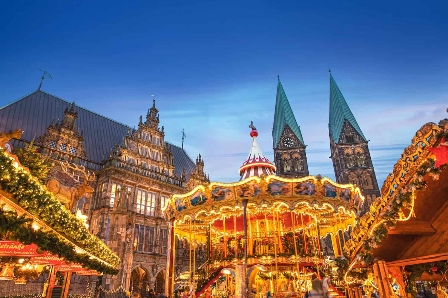 Marktplatzfoto vom Weihnachtsmarkt in Bremen.