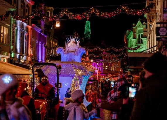 Parade in der Weihnachtsstadt Valkenburg