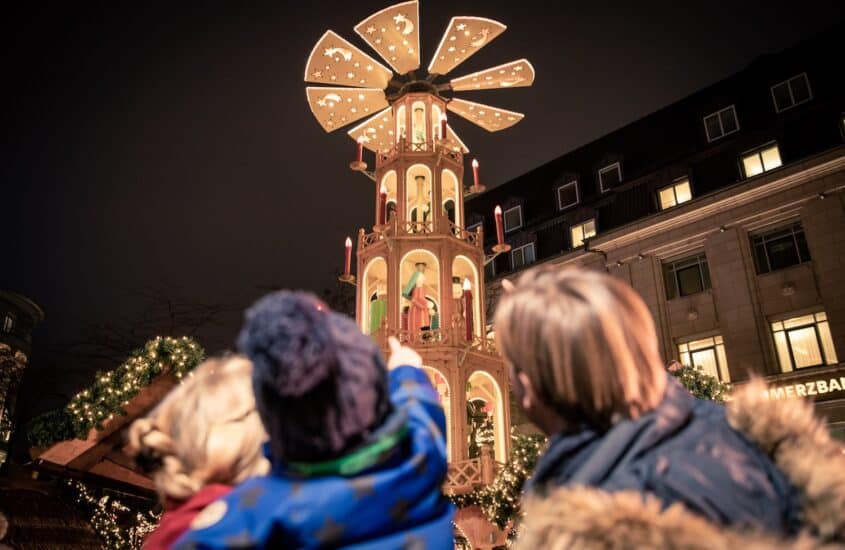 Weihnachtspyramide auf den Kieler Weihnachtsmärkten.