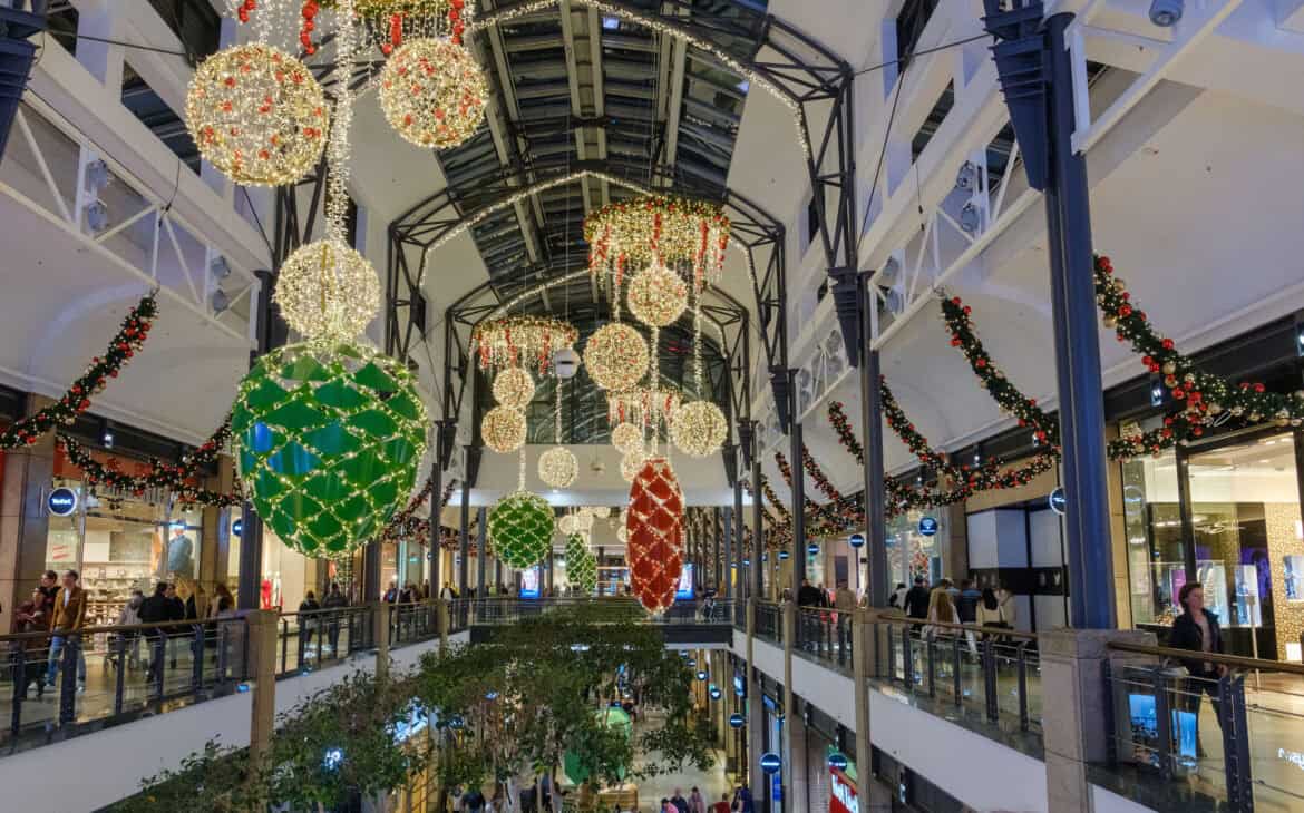 Centro innen mit Weihnachtsbeleuchtung